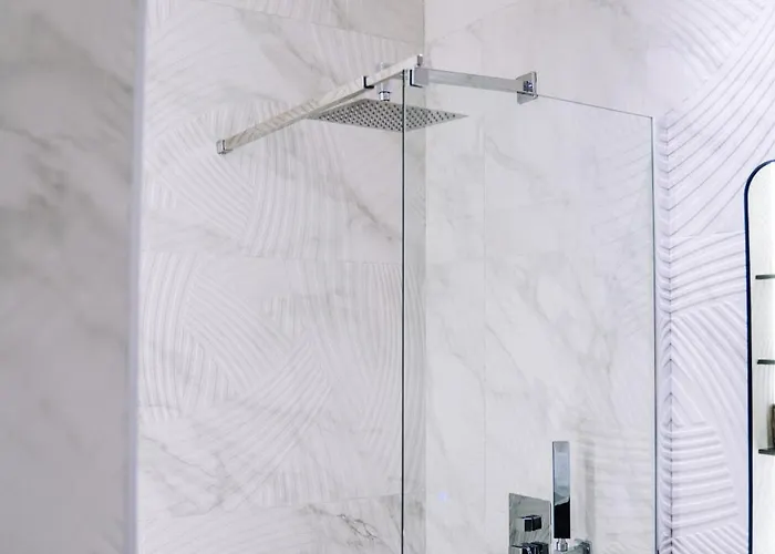 Ns Luxury * טיראנה