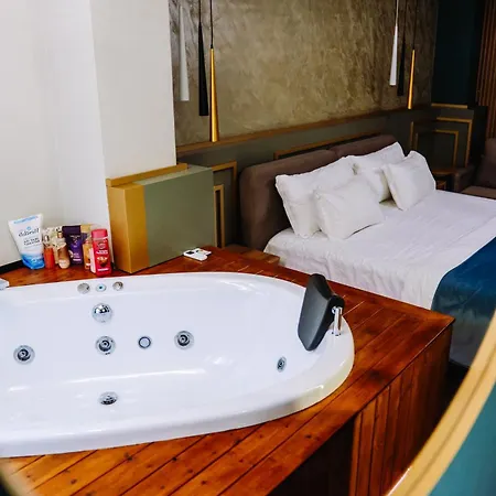 Ns Luxury Πανσιόν 4*